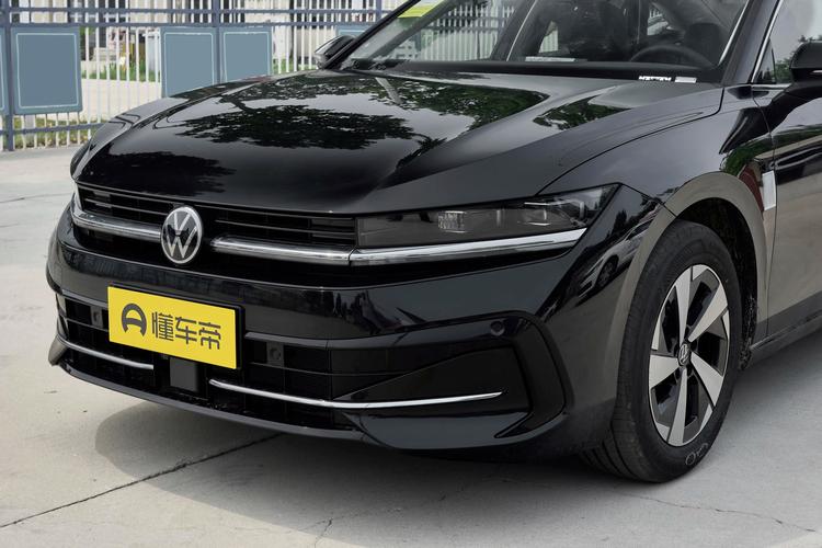 新款大众迈腾 新款大众迈腾上市,售价1799万元,配置调整,搭载20T