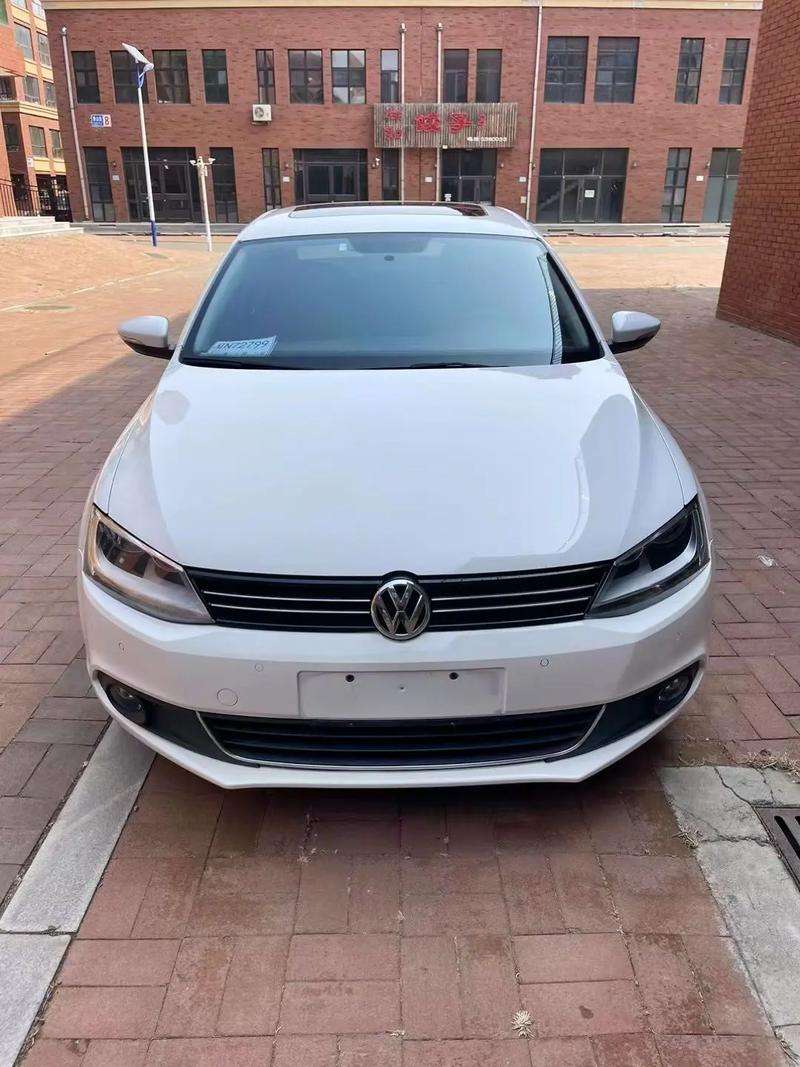 大众速腾14t自动挡多少钱(速腾14款14t自动豪华)