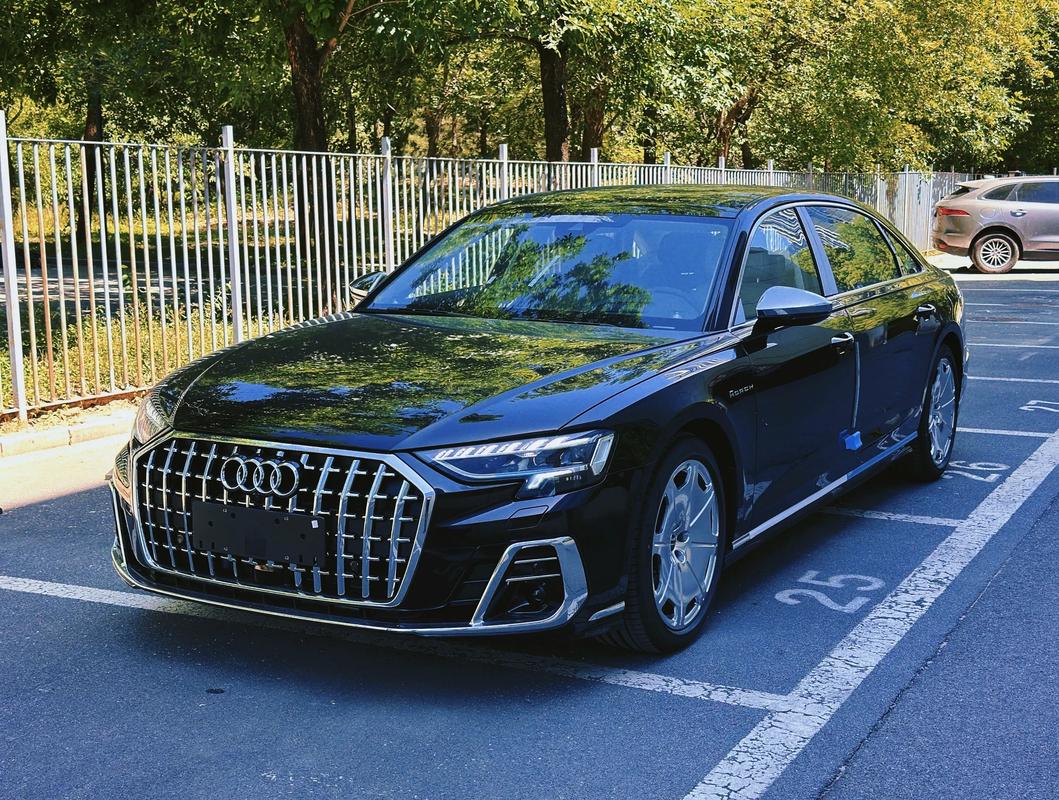 奥迪a8车重多少吨(奥迪a8车重量是多少)