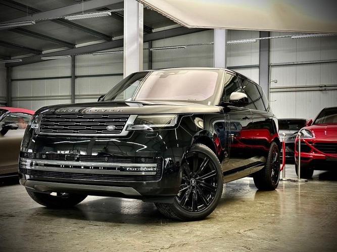 路虎揽胜白色／路虎揽胜白色好看还是黑色好看