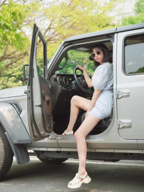 适合女生开的小型吉普车(适合女孩子开的吉普车)