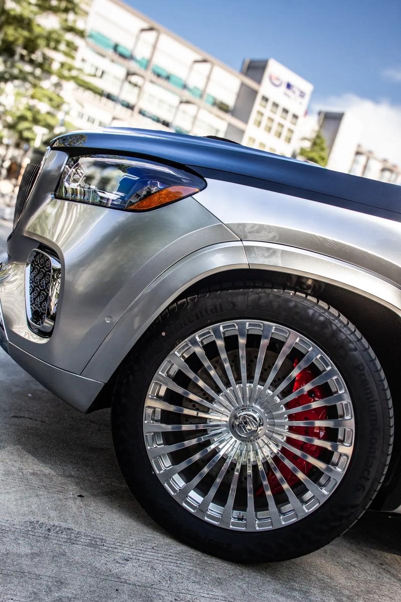 奔驰v迈巴赫是改装的吗／奔驰v级迈巴赫定制版